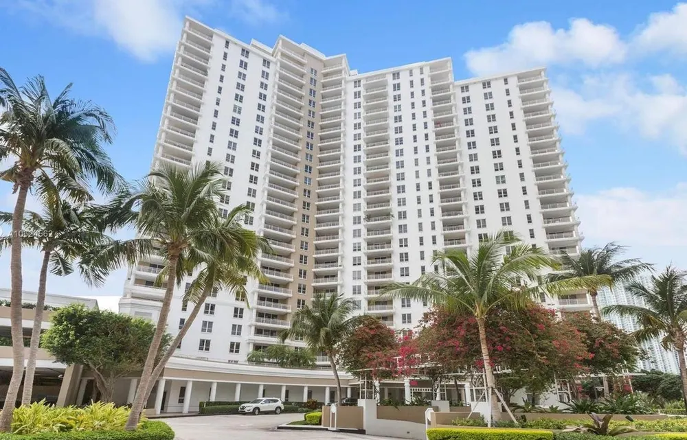Courvoisier Courts Brickell Key — in real life