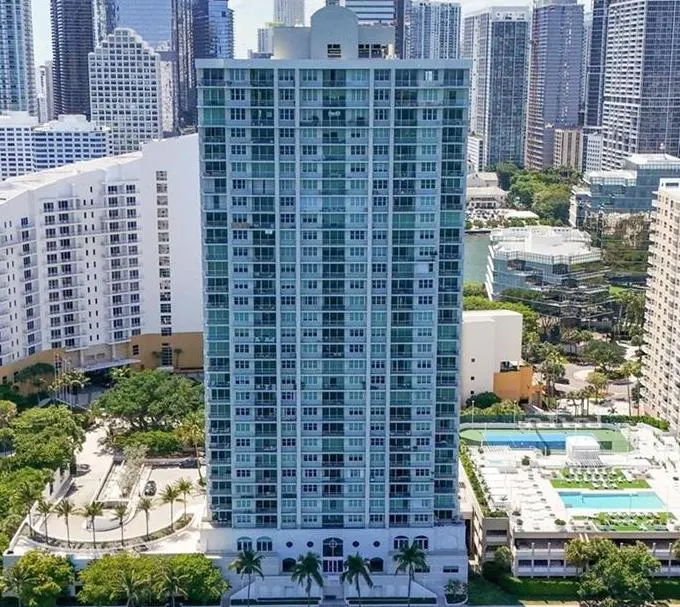 St Louis Condominium — in real life